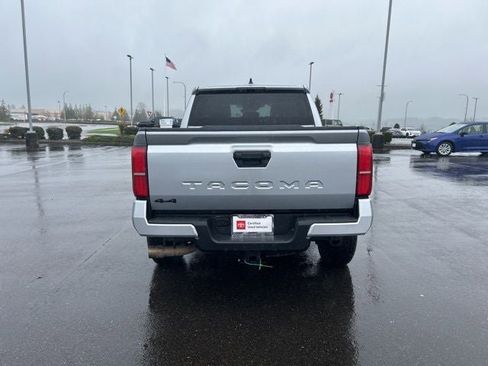 Used 2024 Toyota Tacoma TRD Off-Road AWD/4WD image 9