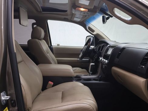 Used 2017 Toyota Sequoia Limited w/ Safety & Convenience Package RWD image 9