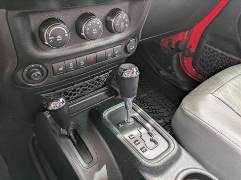 Used 2018 Jeep Wrangler Unlimited Sahara w/ Connectivity Group AWD/4WD image 12