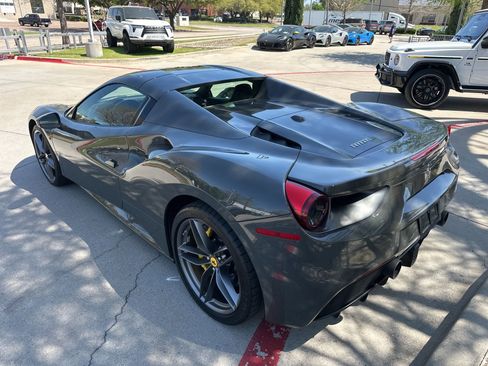 Used 2018 Ferrari 488 Spider image 8