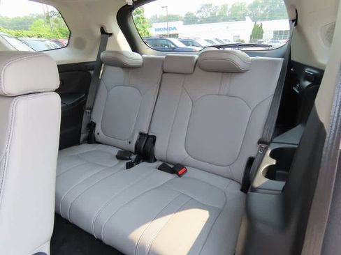 New 2025 Honda Pilot Touring image 14