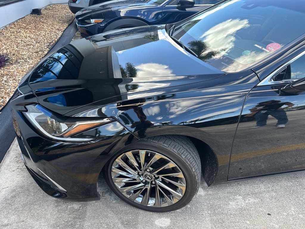 Used 2024 Lexus ES 300h Ultra Luxury w/ Accessory Package (Z2) FWD image 4