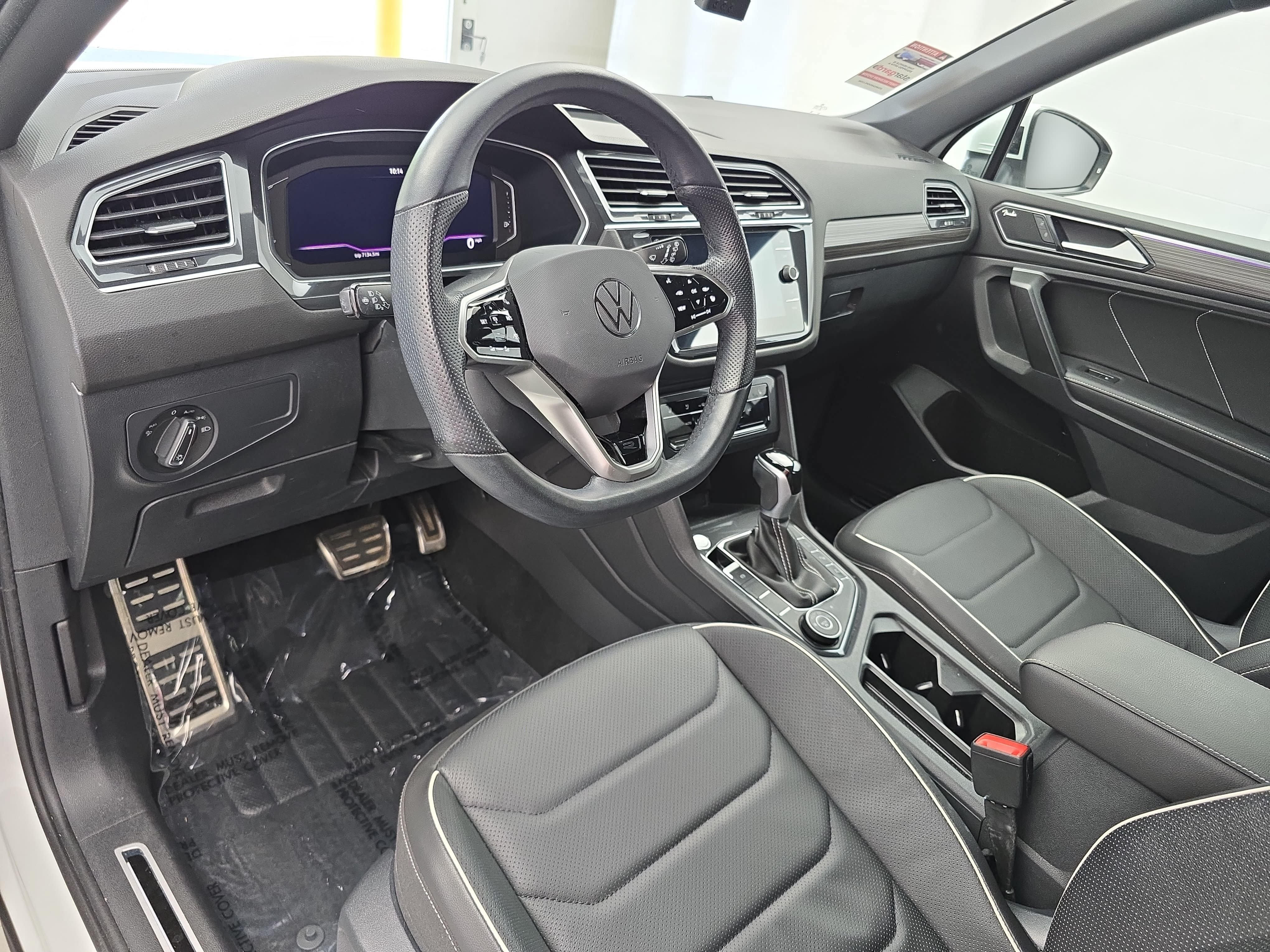 Certified 2024 Volkswagen Tiguan SEL R-Line AWD/4WD image 16