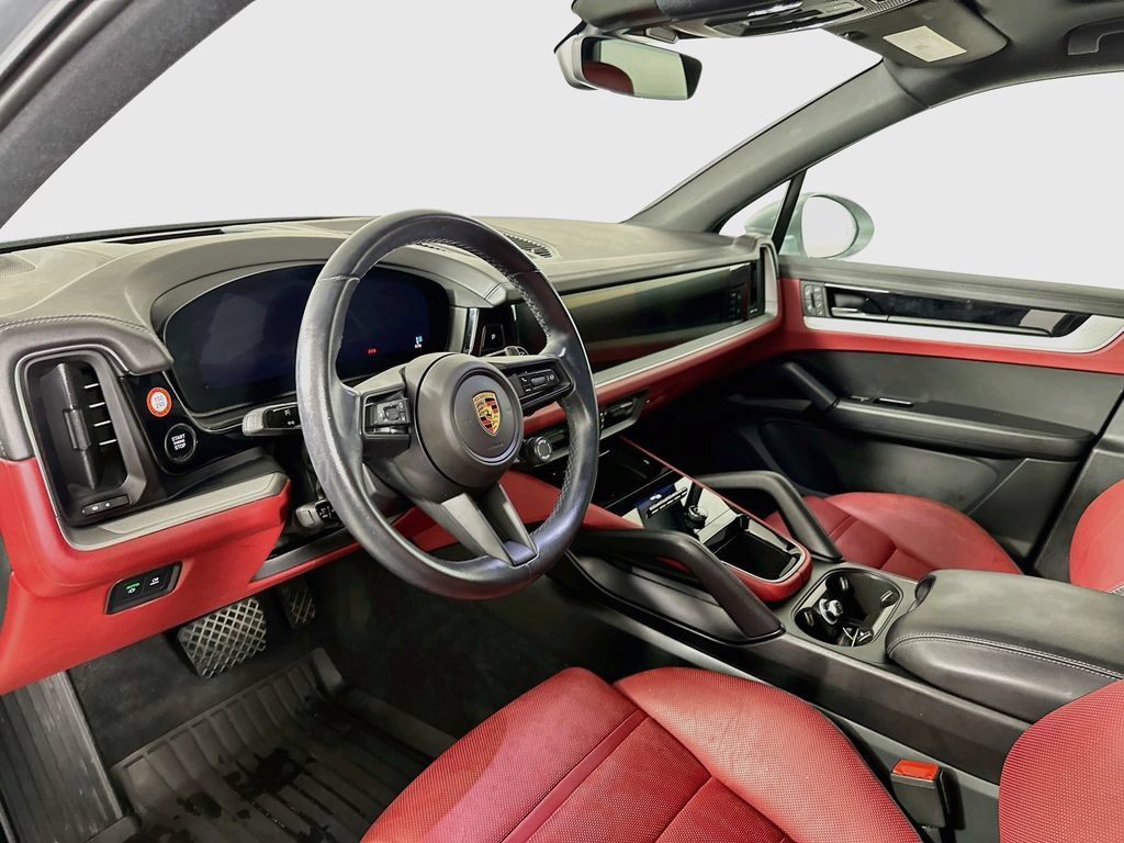 Used 2024 Porsche Cayenne AWD/4WD image 10