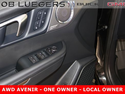 Certified 2025 Buick Enclave Avenir image 8