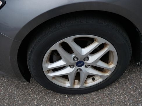 Used 2014 Ford Fusion SE w/ Equipment Group 202A FWD image 16