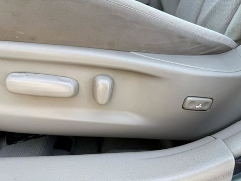 Used 2011 Toyota Camry LE image 11