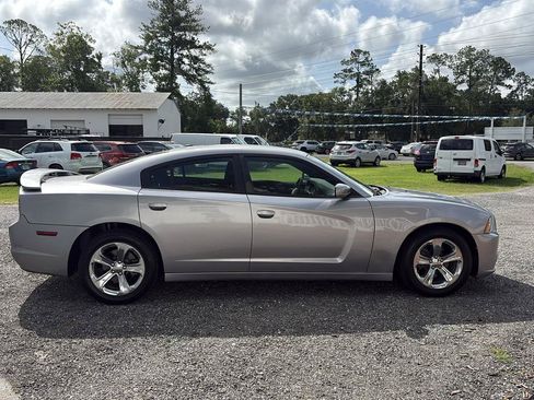 Used 2014 Dodge Charger SE w/ Sport Appearance Group RWD image 4