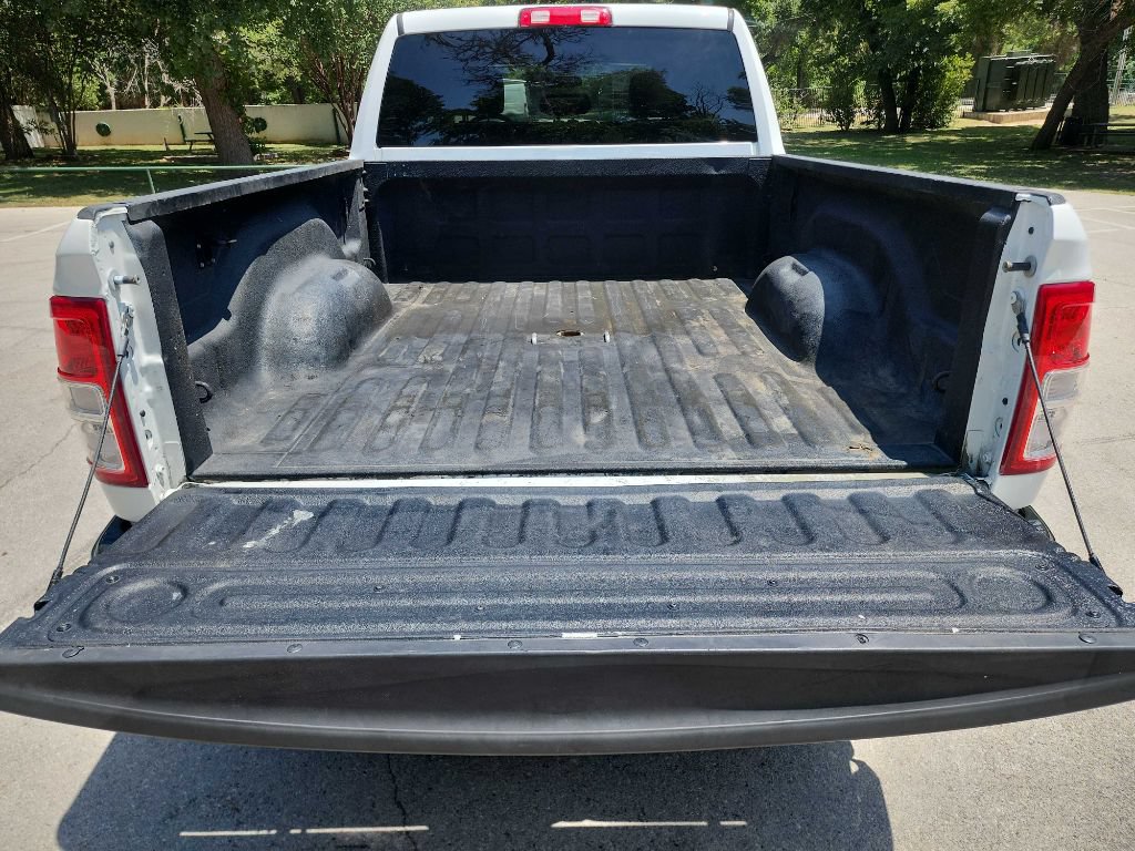 Used 2022 RAM 2500 Tradesman w/ Chrome Appearance Group AWD/4WD image 9