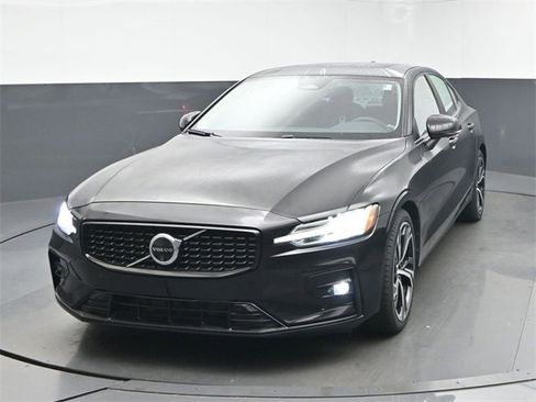 Used 2024 Volvo S60 B5 Plus image 3