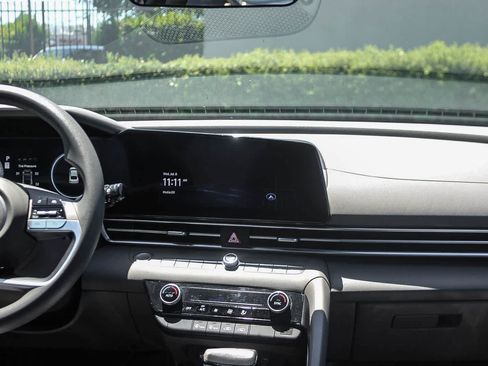 Used 2024 Hyundai Elantra SEL FWD image 17