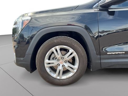 Used 2022 GMC Terrain SLE w/ Driver Convenience Package FWD image 9