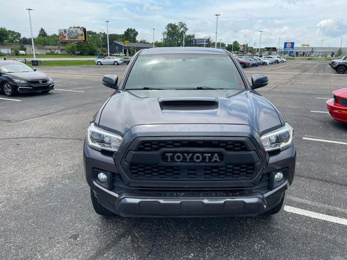 Used 2017 Toyota Tacoma TRD Sport w/ Tow Package (A/T) AWD/4WD image 9