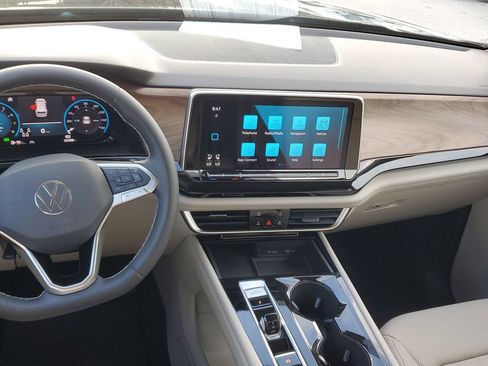 Certified 2024 Volkswagen Atlas SE FWD image 21
