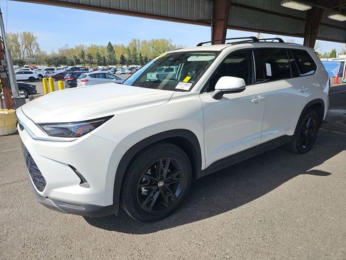 Certified 2024 Toyota Grand Highlander Limited image 1