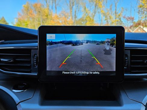 Certified 2022 Ford Explorer XLT w/ Equipment Group 202A image 15