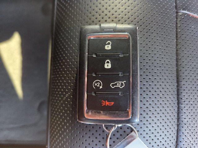 Used 2023 Jeep Grand Cherokee Overland AWD/4WD image 34