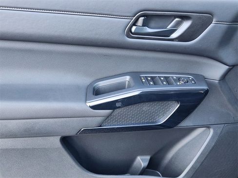 New 2025 Nissan Pathfinder SV image 17