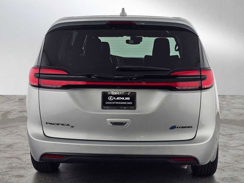Used 2022 Chrysler Pacifica Touring-L w/ S Appearance Package FWD image 4
