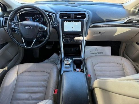 Used 2017 Ford Fusion SE w/ Fusion SE Technology Package image 13