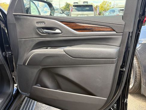 Used 2023 Cadillac Escalade Premium Luxury w/ Performance Package AWD/4WD image 10