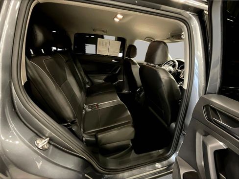 Used 2018 Volkswagen Tiguan SE AWD/4WD image 24