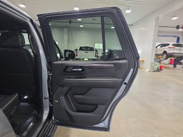 Used 2025 Chevrolet Tahoe Premier AWD/4WD image 28