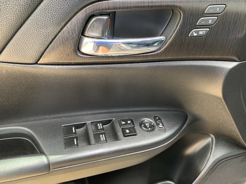 Used 2015 Honda Accord Touring image 15