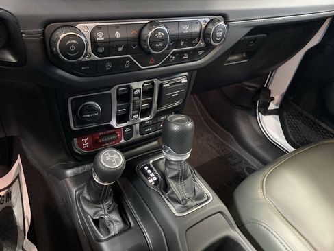 Certified 2025 Jeep Gladiator Mojave image 15