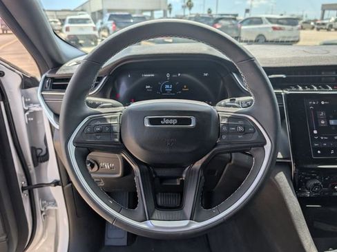 Used 2024 Jeep Grand Cherokee Altitude image 15