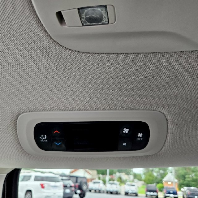 Used 2022 Chrysler Voyager LX FWD image 20