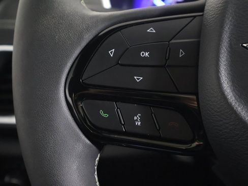 Used 2023 Chrysler Pacifica Limited w/ Uconnect Theater Family Group image 46