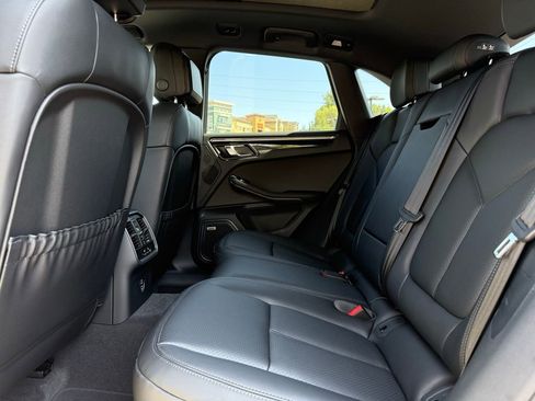 Used 2025 Porsche Macan image 30