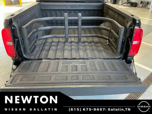 Used 2020 Chevrolet Colorado Z71 w/ Z71 Midnight Edition AWD/4WD image 12