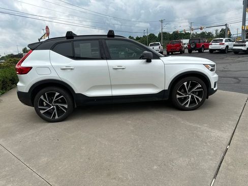 Used 2020 Volvo XC40 T5 R-Design w/ Protection Package Premier AWD/4WD image 4