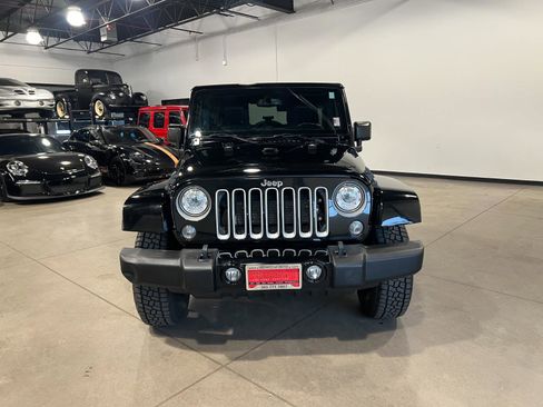Used 2017 Jeep Wrangler Unlimited Sahara w/ Max Tow Package AWD/4WD image 8