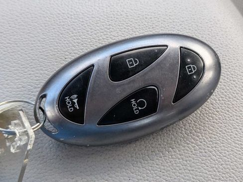 Used 2025 Hyundai Elantra Limited FWD image 30
