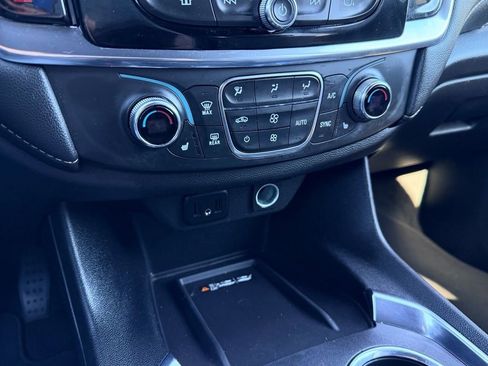 Used 2023 Chevrolet Traverse LT image 19