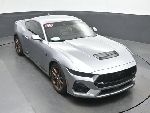 Used 2025 Ford Mustang GT Premium RWD image 36