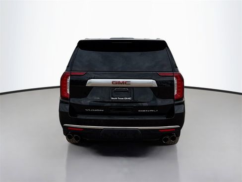 Used 2021 GMC Yukon Denali w/ Denali Premium Package image 6