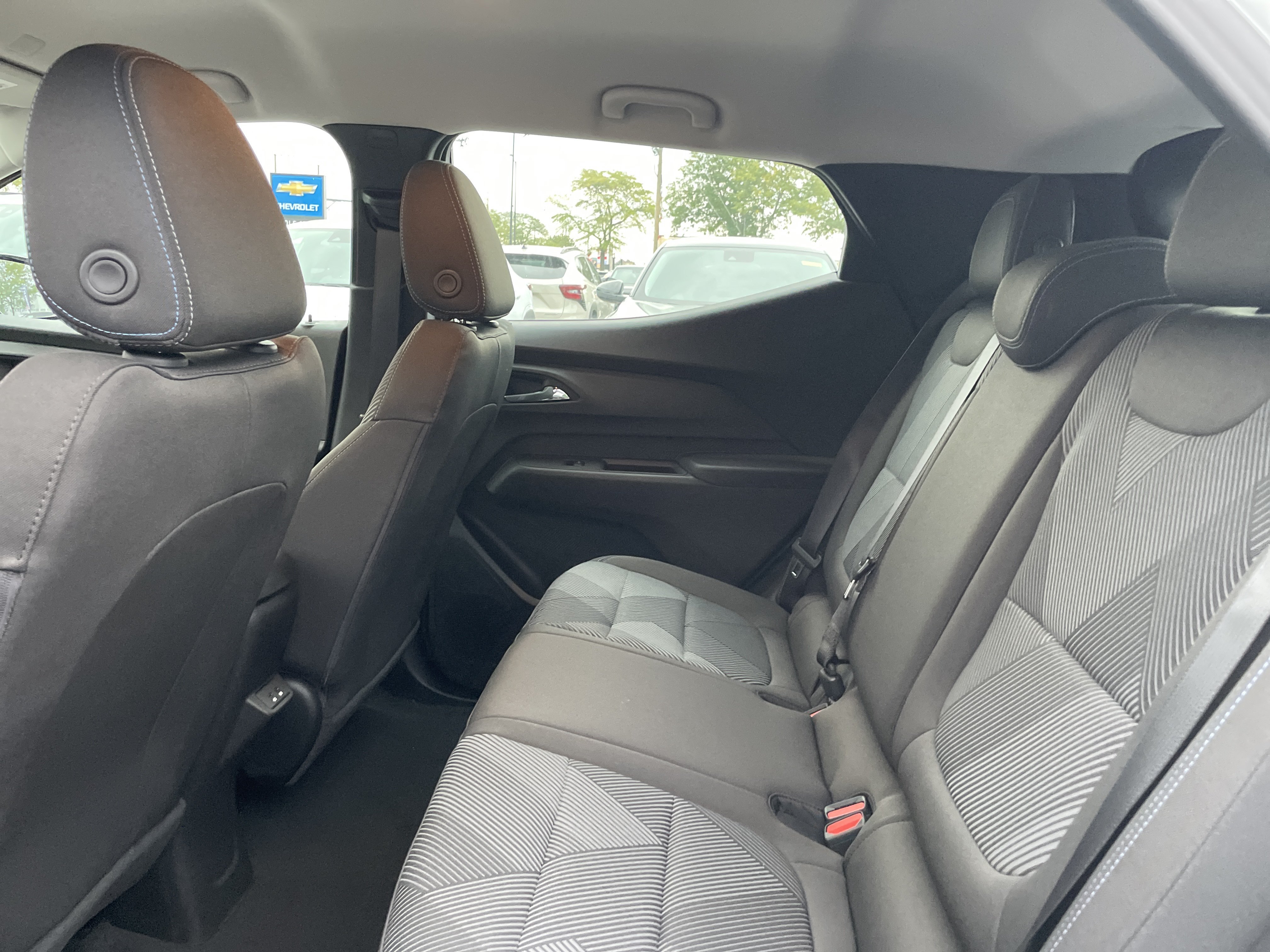 New 2027 Chevrolet Bolt LT w/ Comfort Package FWD image 27