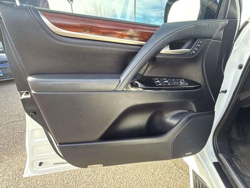 Used 2016 Lexus LX 570 4WD image 22