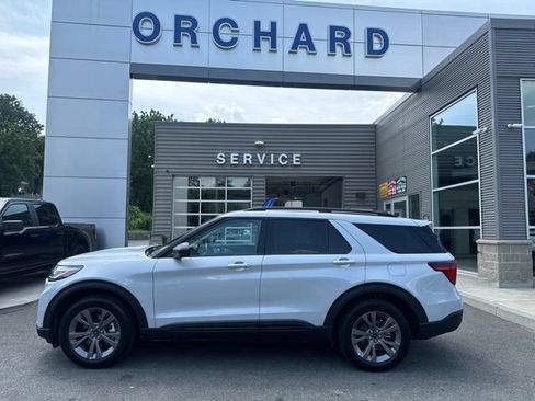 Used 2026 Ford Explorer Active w/ Active Comfort Package AWD/4WD image 2