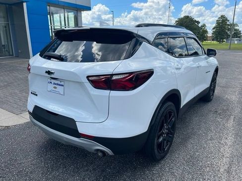 Used 2022 Chevrolet Blazer LT w/ Sound & Technology Package FWD image 2