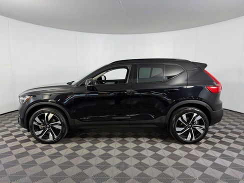 Used 2025 Volvo XC40 B5 Plus AWD/4WD image 9