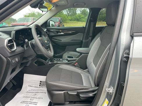 Used 2025 Chevrolet TrailBlazer LT AWD/4WD image 38