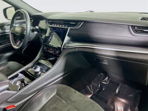 Used 2021 Jeep Grand Cherokee L Laredo image 27