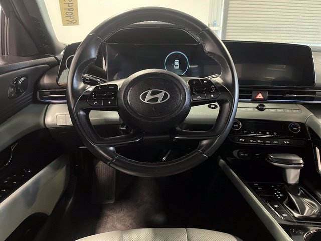 Used 2025 Hyundai Elantra Limited FWD image 22