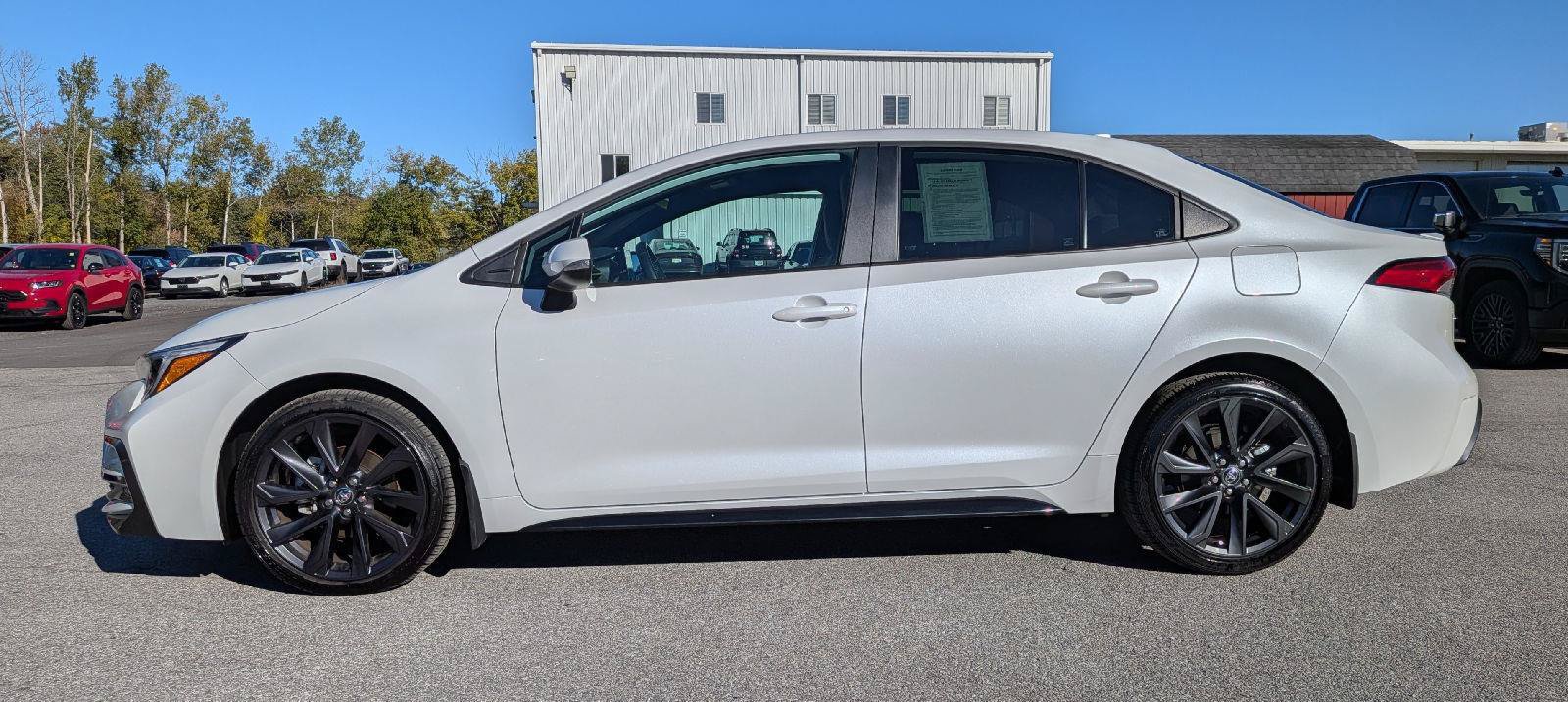 Used 2025 Toyota Corolla SE FWD image 5
