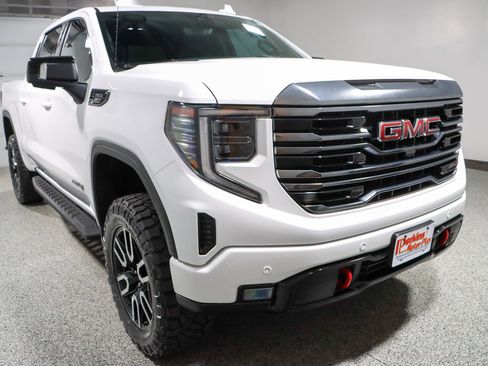 Used 2024 GMC Sierra 1500 AT4 w/ Technology Package AWD/4WD image 6